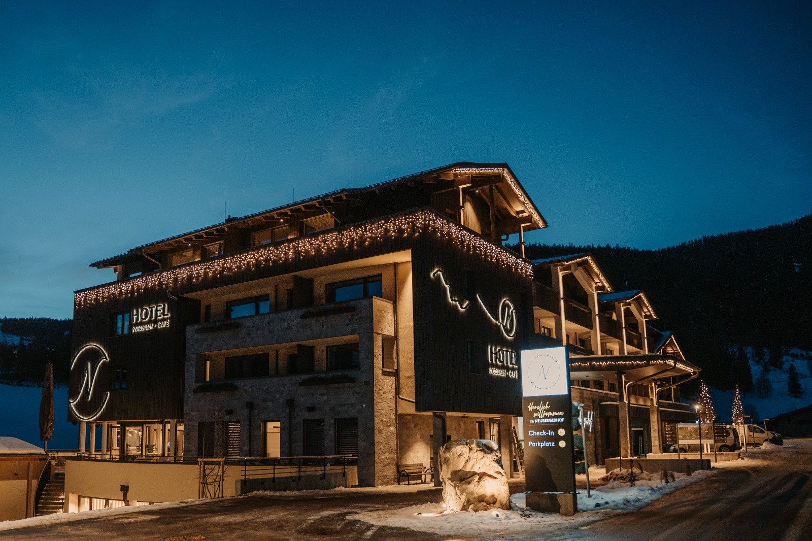 Gallery Hotel Neubergerhof